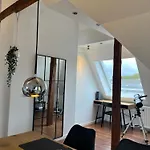 Charmante Dachgeschosswohnung In Apartmán