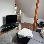 Charmante Dachgeschosswohnung In Apartmán