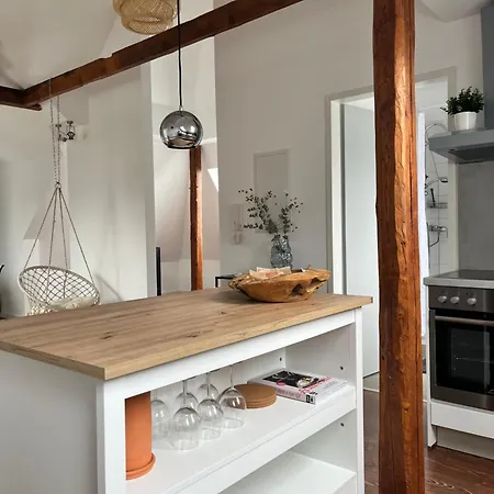 Charmante Dachgeschosswohnung In דירה *