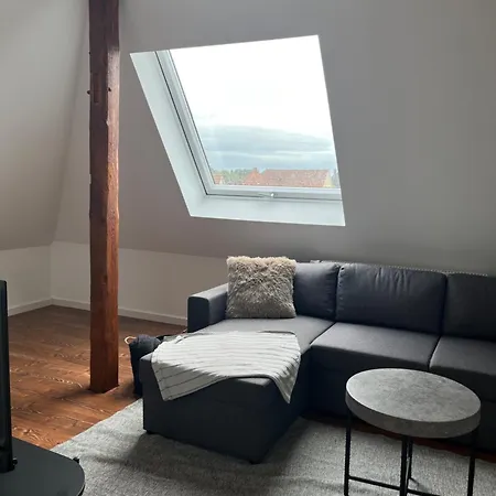 公寓 Charmante Dachgeschosswohnung In *