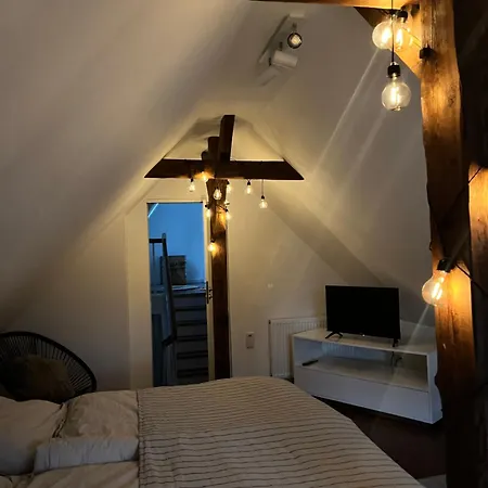 Charmante Dachgeschosswohnung In Lage Apartment